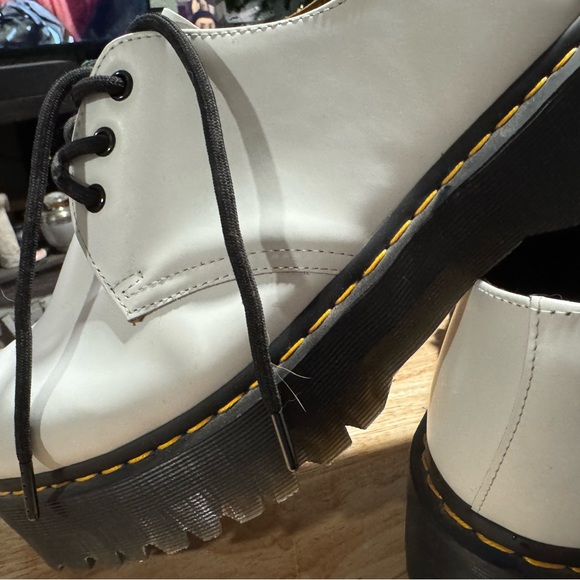 NWOT Dr. Martins Cream Leather Shoes main image 9